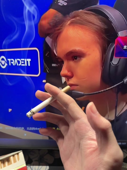 LPL春季赛今日海报比拼：RA-京疲力尽,WE-第十五战,TT-莫停歇