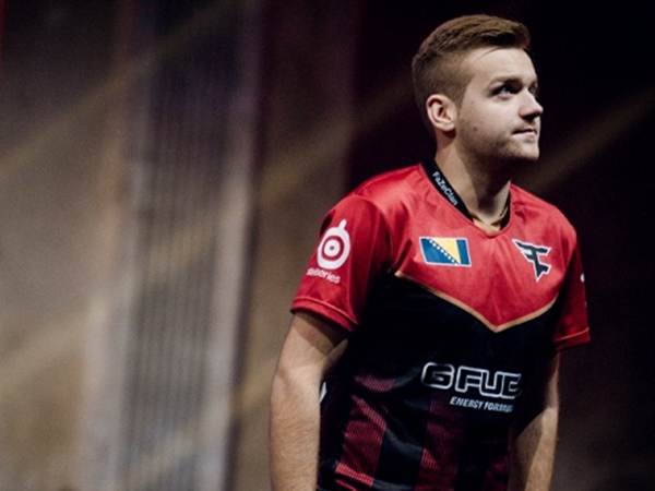 FPX冠军基石宣布退役：谢谢大家的支持，我没有遗憾